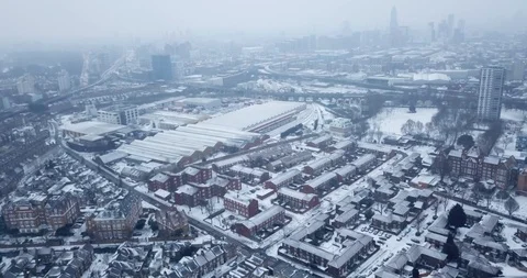 Low altitude drone flight over London during a rare snowstorm in March, 2018. Видео 86564113