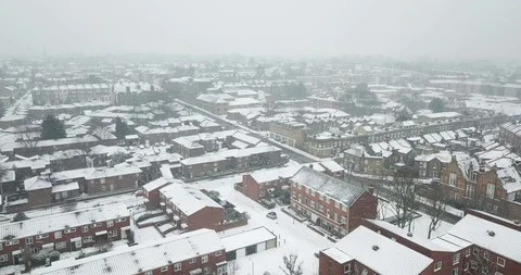 Low altitude drone flight over South West London during a snowstorm. Stock-Footage 87168426