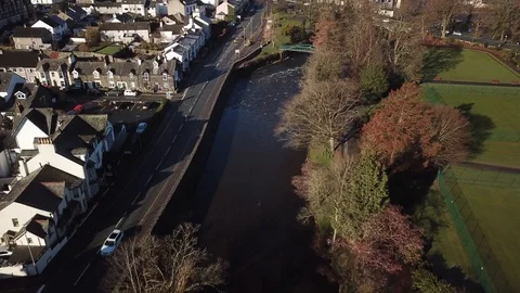 Low altitude drone flight over a river in Keswick, Lake District, England. Видео 88229310