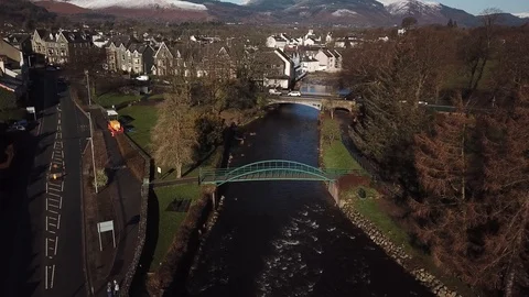 Low altitude drone flight over a river in Keswick, Lake District, England. Vidéo 88229599