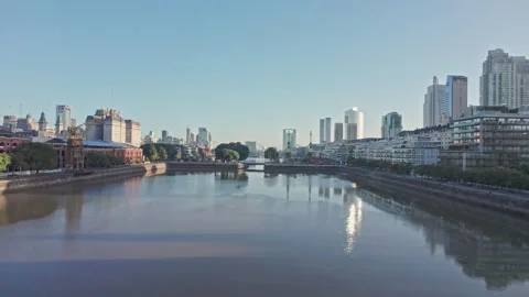 Low Altitude Drone Flight Over Dársena Sur – Puerto Madero, Buenos Aires 库存影片 306704637
