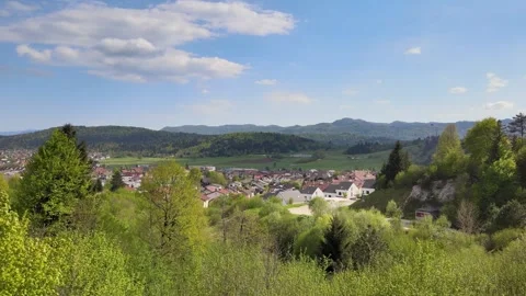 Low Altitude Drone Flight Over Trees in Logatec, Slovenia Vidéo 308072793