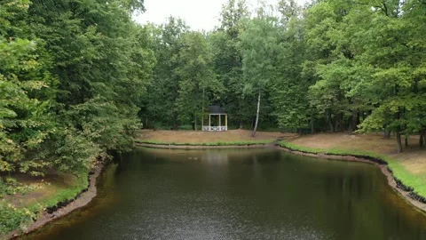 Low altitude drone flight over park water Video stock 325659873