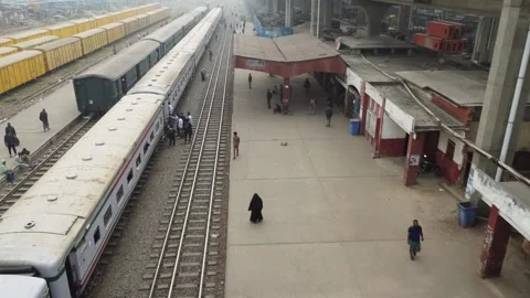 Low Altitude Drone Flight Over Busy Railway Station with People in Dhaka Video stock 327374921