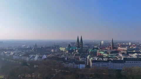 Low Altitude Drone Over Bremen Rooftops and Spires Vídeo Stock 306520788