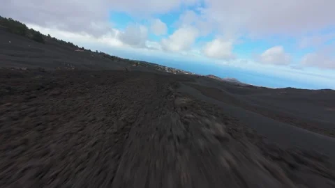 Low altitude flight over solidified lava flow from Cumbre Vieja eruption in La Stock-Footage 308587911
