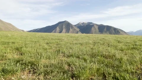 Low altitude flight toward Wasatch mountains In Utah, USA. Aerial forward Stock Footage 154618710