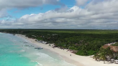 Low altitude forward tracking aerial drone shot of Caribbean tropical beach in Stock Footage 144587879