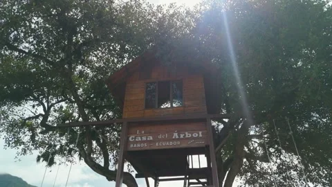 Low angle aerial parallax orbit of famous tree house at La Casa del Arbol Vídeo Stock 328646079