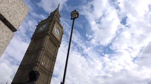 Low angle Big Ben London timelapse with people walking past Stock Footage 55196858