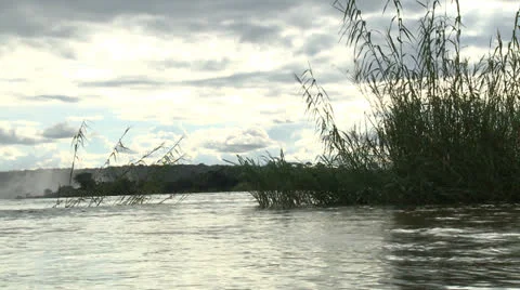 Low angle of calm Zambezi River Видео 22879562