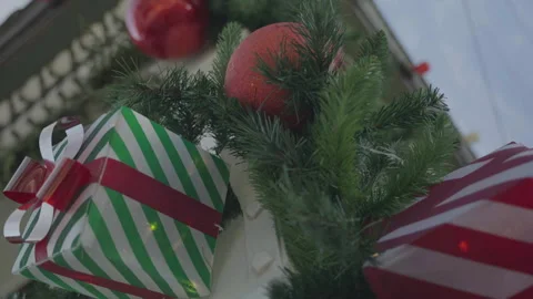Low angle close-up of Christmas decoration with fake gifts, San Francisco Видео 333616754