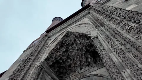 Low Angle Close-up of Elaborate Seljuk Stone Masonry at Twin Minaret Madrasa Vidéo 330983207