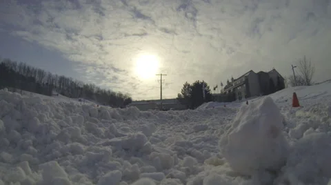Low Angle of Clouds Moving in Sky with Snowy Ground Vidéo 57221864