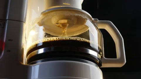 Low angle coffee maker Timelapse Vidéo 269994672
