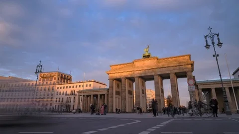 Low angle day to dusk time-lapse of the Brandenburg Gate, Berlin Stock Footage 125241458