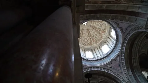 Low angle of decorated ceiling wall and dome inside 
Mafra National Palace in Po Vídeo Stock 242173061