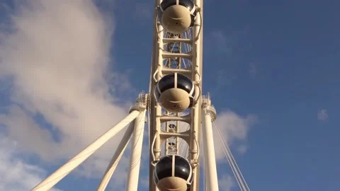 Low angle of Ferris wheel cabins at Villa Lobos Park in Sao Paulo, Brazil. Vídeo Stock 232097446