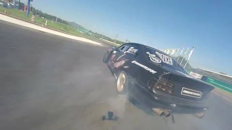 Low-Angle FPV Drift Run Highlighting Wheel Detail and Motion Vidéo 334116621