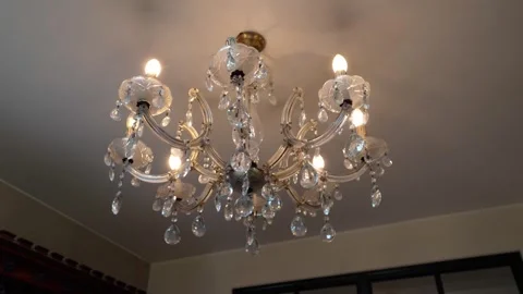 Low angle of lantern inside restaurant hanging off the ceiling with warm light. 库存影片 335387804