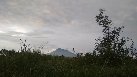 Low Angle Merapi Mountain and cloud timelapse Video stock 104833798