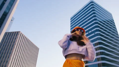 Low angle Mixes race model enjoying modern dance, Trendy lifestyle expression 4K Stockbeeldmateriaal 253194669