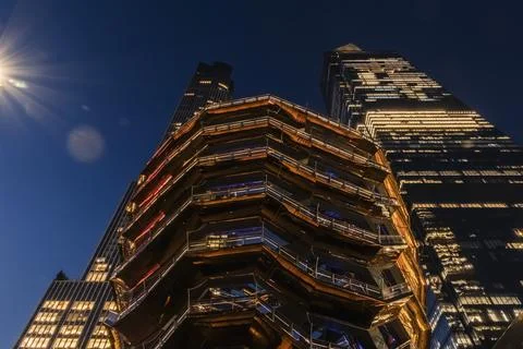 Low angle night view of the Vessel at Hudson Yards in New York City 库存照片