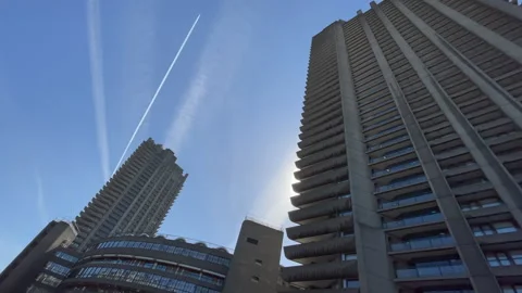 Low angle pan of the Barbican Centre 動画素材 152945673