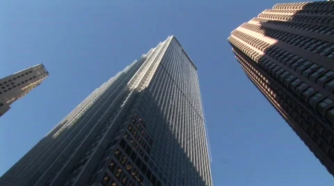 Low angle pan buildings new york Stockbeeldmateriaal 304873