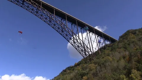 Low angle of parachutists jumping off, New River Gorge Bridge, Fayetteville Video stock 86476873