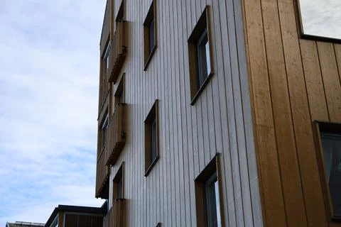 A low-angle perspective shot of a modern multi-story residential building fea Fotos de archivo