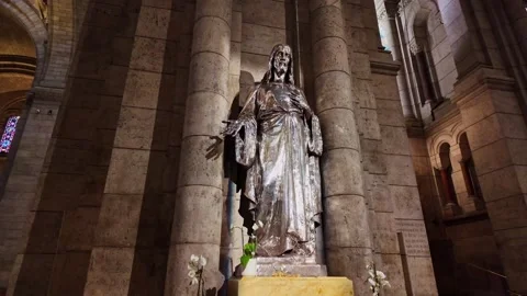 Low-angle pov of statue of Jesus Christ. Basilica of Sacre Coeur in Paris 스톡 동영상 318601467