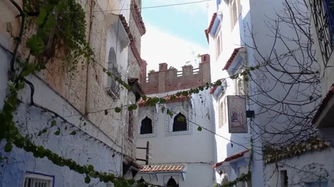 Low Angle POV walking in blue town Chefchaouen Chaouen / Morocco, first point of 库存影片 130381405