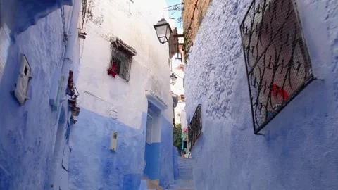 Low Angle POV walking in blue town Chefchaouen Chaouen / Morocco, first point of Видео 130381541