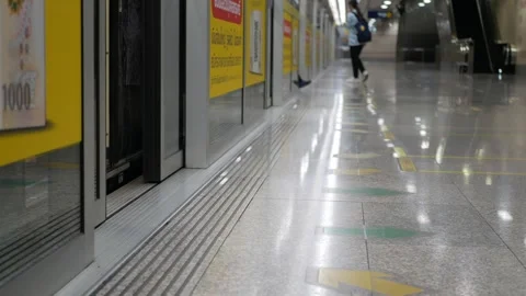 Low angle with selective focus view to train subway platform door while tra.. Stock-Footage 293194385