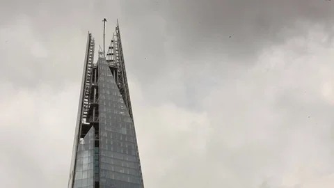 Low angle The Shard tip Vídeos de archivo 76386167