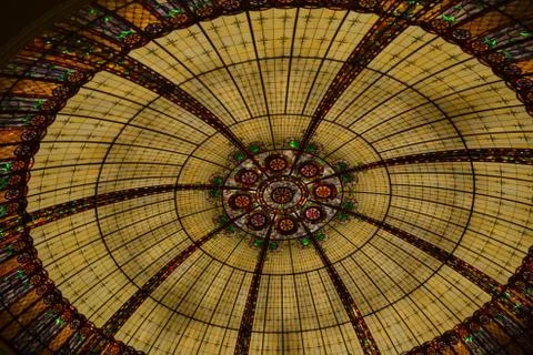 A low angle shot of the ceiling of Paris Nevada Hotel and Casino in Las Vegas 스톡 사진