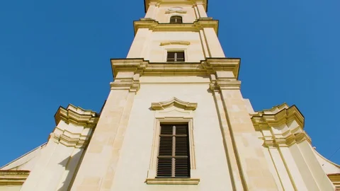 Low angle shot of a classical catholic church. Christian faith and devotion Vídeos de archivo 102887766
