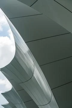 Low angle shot of curve and  pattern of modern building exterior Ilustración de archivo