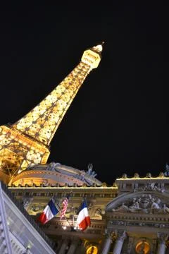 Low angle shot of Eiffel Tower at Paris Las Vegas, Nevada at nighttime Foto stock