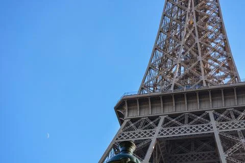 Low angle shot of Eiffel Tower, Paris, France with blue clear sky 스톡 사진