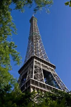 Low angle shot of the Eiffel Tower under the blue skies 스톡 사진
