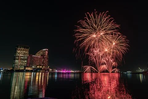 Low angle shot of exploding fireworks over the water in Dubai, United Arab Emira Stock Photos