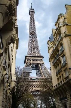 Low angle shot of the famous Eiffel Tower as send between buildings in Paris, 스톡 사진