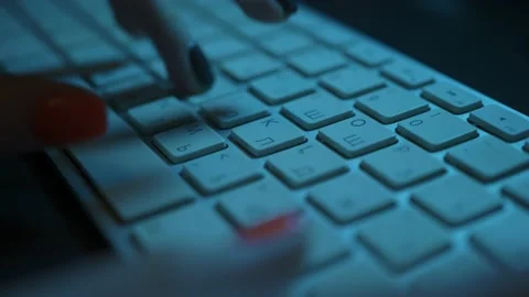 Low angle shot of female hands typing on a keyboard in a backlit dark office. Vídeos de archivo 199643551