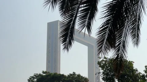 Low-angle shot of the iconic gold Dubai Frame monument partially framed by .. Vidéo 347203112