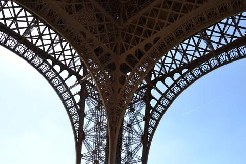 Low angle shot of inside view of the eiffel tower construction, Paris, France 스톡 사진