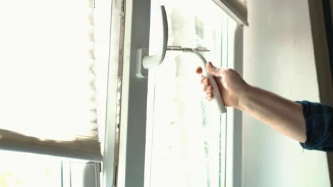 Low angle shot of a man hand washing window glass with a soapy sponge Vídeo Stock 340159407