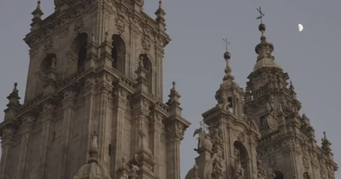 Low angle shot of Santiago de Compostela cathedral facade at afternoon Video stock 140281119