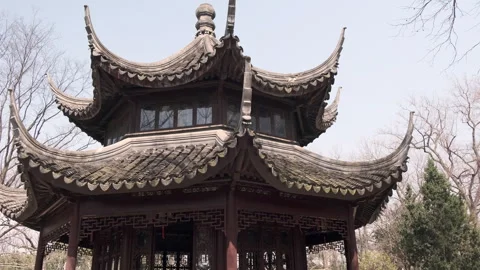 A low-angle shot showcases the tiered, sweeping tiled roofs and ornate wooden 库存影片 336945018